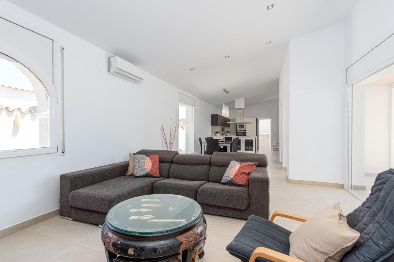 Goldhome - New House With Private Heated Pool, Parking, Wifi, Games Room Empuriabrava Exteriér fotografie